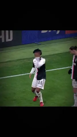 cuadrado ese ritmo 🕺🔥 || #cuadrado #juventus #colombia #seleccioncolombia #juancuadrado #fyp #viral #foteball #dance 