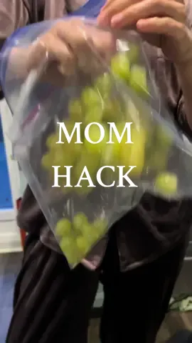 #lifehacks #lazymomhack #kids #grapehack #momshack #momhack #momhacks #grape #grapetrick #trick 