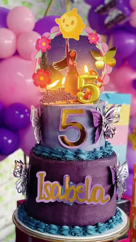 No tengo los derechos de autor de la musica #whis #deseo #whisdisney #5años #5añosIsabela #princesas #Asha @Estephanie T. Hidalg Hermoso y riquisimo el pastel!!! @beladecoraciones 