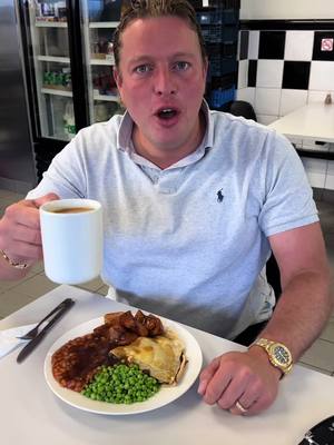 Good Morning and happy Monday you lovely people! I hope you all had a fantastic weekend. Today we are back to graft, starting the week the right way in my favourite cafe. Dinos cafe. Lovely steak pie this morning and someone has already poured the gravy for me! 😂 Remember always push yourself. You are stronger than you can ever imagine, always do what you can and don’t go home until you’re proud. Have a great week. Bosh❤️