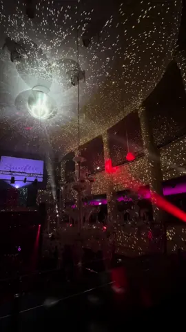 Swiftie dance night🥹✨🪩 #swiftie #swifttok #dance #club #mirrorball #taylorswift #taylorsversion #fyp #foryoupage 