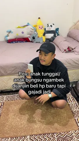 disuruh ranking 1 lah disuruh nilai 100 lah disuruh mendaki gunung kepuncak ujung beruk juga sampe sekarang gaada tuh dibeliin hpnya🥰 siapaaa yang pernah?!?!  BTWW JANGAN LUPAA FOLLOW AKUN INI DONKKK XIXIXI MAKAZIEE #anaktunggal #bayitabung #xyzcba #4u #fyp #4upage #viral #foryou #pov #moots #anakbungsu #surabaya #masukberanda #taylorswift #xyzbca  #fypシ #foryoupage #viral #lewatberanda #moots?? 