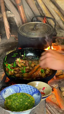 Mọi người cùng chiến làm một bữa cơm quê cho những vị khách đến chơi nha #bepquechoa #kyucquechoa #nongthonvietnam #langquevietnam #ancungtiktok 