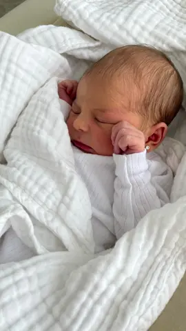 Qué está pasando con el tiempo? 🫠🥺❤️ IG: geany am ✨ #CapCut  #mamaprimeriza #bebe19meses #fyp #parati #bebe #momlife #mama #baby #pregnancy #viral #hazmeviral #mamatiktoker #maternidad #mamajoven #mamisdetiktok #babygirl #baby2024 #fyppppppppppppppppppppppp #ootdbaby #babyootd #outfit #outfitoftheday #summeroutfit #zara #zaraoutfit #mumsoftiktok #mumtok #MomsofTikTok #toddlersoftiktok   #babiesoftiktok