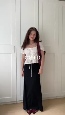 my clip broke in the middle of filming … but i still love this outfit #OOTD #outfitideas #outfitinspo #Summer #summeroutfit #outfitoftheday #maxiskirt #skirt 
