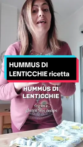 Come vi ho anticipato sull'altro social, avevo in programma di creare l’ennesima variante del classico e più tradizionale hummus di ceci. Ed eccomi qui per condividerlo con voi! Se pensavo che il mio penultimo esperimento a base di piselli fosse il più riuscito, devo ricredermi con questo alle lenticchie, che è risultato il più buono di sempre! La sua consistenza incredibilmente densa e corposa, lo rende perfetto spalmato sui crostini, bruschette, per creare sandwich oppure tanti finger food sfiziosi e originali! . Cosa serve: 230 g lenticchie cotte 20 g tahina 30 ml succo di limone 1 cucchiaino coriandolo 2 spicchi aglio 50 ml olio extravergine d’oliva q.b. sale . Ingredienti per guarnire: q.b. paprika dolce q.b. semi di sesamo q.b. olio extravergine d’oliva . Procedura sul blog www.lacucinadifefe.it  . #ricetta #hummus #lenticchie #hummusdilenticchie #homemadefood #ricettafacile #EasyRecipe #cucinasalutare #ricettefacilieveloci 
