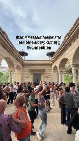 To feel the vide of the cory this is a must go!  #barcelonatips #barcelona #barcelonaguide #guideinbarcelona #barcelonaplans #barcelonaplaces 