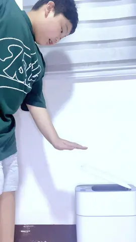 Ang galing nitong Joybos Garbage Can! The lid opens and closes automatically because of its smart sensor, reducing the need for physical contact, and ensuring efficient and hygienic waste disposal. Kaya, check out na!  @Joybos  #joybosphilippines    #Smart     #trashcan   #Suction