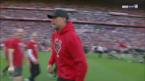 الإحتفاليه المعتاده ولكنها للوداع هذه المره 😔يورجن كلوب يودع الجماهير بعد سنوات رائعه قضاها مع النادي♥ #كرة_القدم #كلوب #ليفربول #محمد_صلاح #الدوري_الانجليزي 