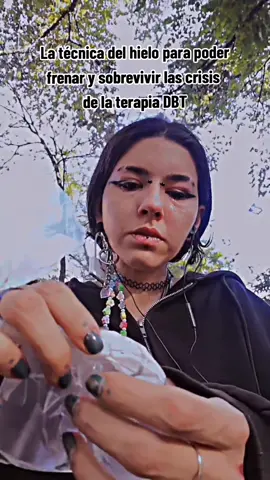 Marsha Linehan la madre de todos los tlp ❤️‍🩹 las emociones son olas, tenemos pe aprender a surfearlas para no ahogarnos y pasarnos el fia chapoteando y tragando agua y arena, se puede, pero tambien se tiene que querer y requiere esfuerzo. Ánimo y fuerza a todes mi gente fuerte 🫀✨ #bpd #borderline #bpdtiktok #trastornolimitedelapersonalidad #saludmental #dbt #marshalinehan 