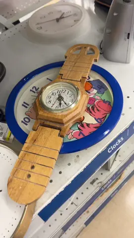 The giant watch clock 