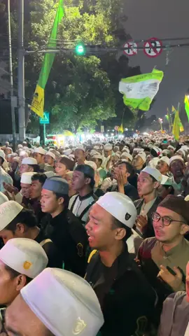 Puncak tertinggi kerinduan adalah Mahallul Qiyaam🤲🏻 Haul Akbar ke 11 Sulthoonul Quluub Al Habib Mundzir bin Fuad Al Musawa❤️ Senin, 20 Mei 2024 #majelisrasulullah #majelisrasulullahsaw #MR #habibmunziralmusawa #fyp #haul #fypシ #fypシ゚viral #fyppppppppppppppppppppppp #mahallulqiyam 