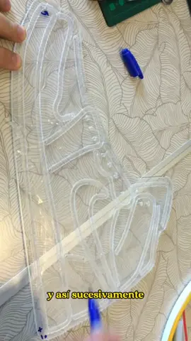 ¿Sabías que existen 2 tipos de conexiones en neon flex? 🚀💡 Si estás pensando en darle un toque moderno y vibrante a tus espacios, esta info es esencial. Los neon flex se conectan en **serie** y en **paralelo**, ¡y cada una tiene sus ventajas! 🔗 **Serie**: Perfecto para tiras largas, ofreciendo una iluminación continua y menos cables. Pero ojo, si una luz falla, puede afectar a las demás. 🔌 **Paralelo**: Más seguro y fiable, cada luz se conecta de forma independiente. Si una falla, las demás siguen brillando. Ideal para proyectos donde la consistencia es clave. Conoce cuál es mejor para tu proyecto y transforma tus espacios con el neon flex adecuado. 🌟✨ #Decoración #NeonFlex #Innovación #DiseñoDeInteriores #IluminaciónCreativa #TipsDeDecoración #HogarModerno 