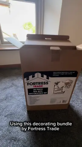 Decorating a room using Fortress Trade!  Exclusively available from @Screwfix , this Fortress Trade 20 piece decorating set is great value for money when starting a new project.  They also have some great tools including a painting pole, scrapers and paint kettles!  #Screwfix #Fortresstrade #DIY #paintinganddecorating #diyproject #diyrenovation