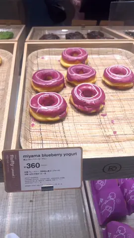 Tout plaqué pour devenir un donut blueberry #donuts #food #dessert #patisserie 