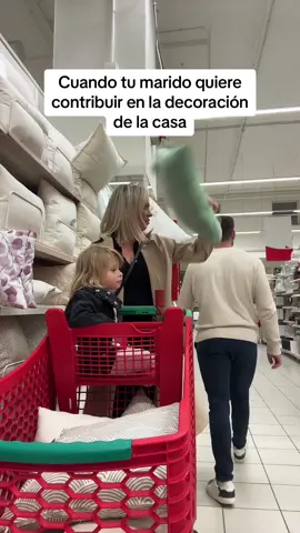 Lo quiero mucho pero la decoración no es lo suyo 😅😂 Ig: ferayfamily ⬅️ #pareja #couple #matrimonio #humor 