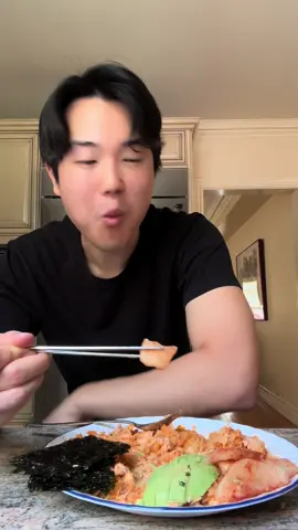 @Emily Mariko salmon bowl with a korean twist 🥢 #salmonbowl #kimchi #ricebowl #koreanfood #mukbangasmr 