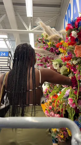 Happy Monday Lovas!!! #fyp #grwm #OOTD #minivlog #selfcareroutine #mondaymood #pedicure #footmassage #minivlog #barreclass #lifestyletiktok #foryoupage #traveltiktok #summertime #fitnessmotivation #fitnessgoals #vlogtiktok 