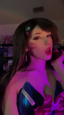 I love this cosplay sm #dva #dvacosplay #overwatch #overwatchcosplay #dvaow #cosplay #missjunebuggie 