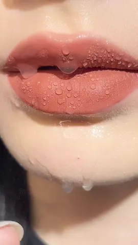 Waterproof💧 and anti-shedding~  It creates a long-lasting, pigmented matte lip look.👄👄#focallure #focallureph #BlurMatteLipstick #liptint