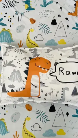 Crea un cuarto de otra era 🦖🦕 conoce nuestra línea infantil modelo Dinosaurios, sábanas, almohadas, cojines y cortinas que crearán ambientes únicos 😍🤩