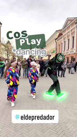 Siempre cuando ahí niños es genial, excelente coreografía y pasos fuera de serie #cosplay #movie #pradator #depredador #dancing #baile #latam #pty #vzla 