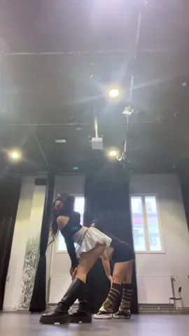 จริตตัวลูก #fypシ゚viral #🇹🇭🇸🇪 #แอ่นระแนง @Alie.blackcobra @CreamyRC 