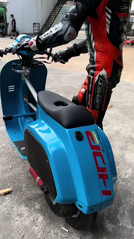 Double Trouble 🔥 #vespa #vesparacing #smallframe #vespabalap #vespaindonesia #garasirumah115 #motokids #vesparacingindonesia 