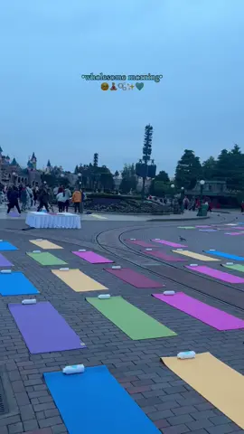 doing yoga infront of the castle, dreamy🥹🧘🏼‍♀️✨🩵🏰 #disneylandparis #castmember #yoga #wholesome 