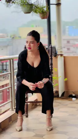 Aakha ladi badu badi 🫶 in love with this sound #anjilaregmi #badubadi #butwal #teamanjila #trend #foryou #black #anjilians 