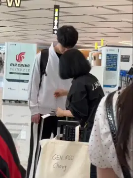 mẹ tới sân bay đón em bé bi của mẹ🥹 | cr: keriakoko #chovy #chovygeng #쵸비 