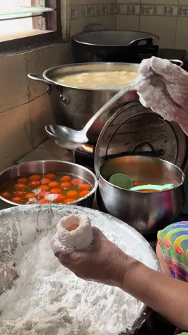 Kalian lebih pilih pempek kapal selam atau pempek telok??