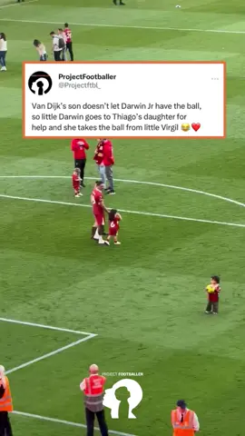 The Projects Have Begun 🙌⚽️ Virgil Van Dijk, Darwin Nunez and Thiago watching on as their children enjoy a day out on the Anfield pitch 😂🤝 (AtaqueFutbolero/X)
