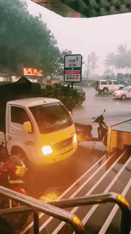 Strong wind in colombo #srilanka #marinedrive #rainyweather #nature #stormyday 