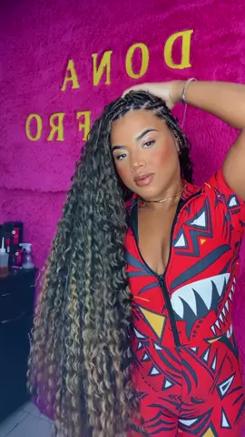 Cabelo Crochet Barbara 80cm MT1B/27 Zhang Hair (1 pacote e meio) • Jumbo T1B/27 ✨🤲🏾 CUPOM: Camila10 no site da @rasshair 10% de desconto! Feito pela @donaafro_ @donaafrobeauty 🥰❤️✨ SALVA, COMPARTILHA E COMENTA AQUI EMBAIXO QUEM VAI FAZER ESSE MODELO EM VCCCC 🤩 #gypsybraids #gypsyboho #crochetbraids @STUDIO • DONA AFRO BEAUTY ®️ 