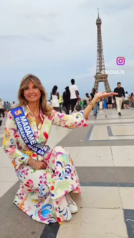 Dans un monde de couleurs vives et de silhouettes audacieuses, chaque femme est son propre chef-d'œuvre. Laissez votre style raconter votre histoire, rayonnez de confiance et d'élégance intemporelle. #FemmeFatale #ModeInspirante #paris #madamefrance #damesdefer #fashion #fypシ゚viral #france🇫🇷 #toureffeil 