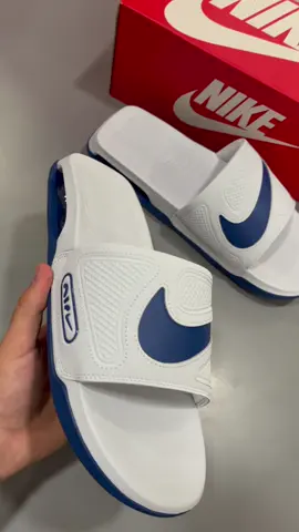Moderno e cheio de estilo, o Chinelo Nike Air Max Cirro é a escolha perfeita para montar aquele look despojado. Estruturado com material de alta qualidade, o chinelo possui tira única produzida em macia e confortável, além de solado emborrachado antiderrapante que garante ótima aderência em diferentes tipos de pisos. Compre o seu aqui na Ducks Sports! . 📞📱 TEL/WHATS: (34) 3823-1315 🔗 SITE: WWW.DUCKS.COM.BR 📍📌 Endereço: Rua General Osório 41 - Centro - Patos de Minas/MG . #duckssports #patosdeminas #patosdeminasmg #modamasculina #chineloslide #chinelo 