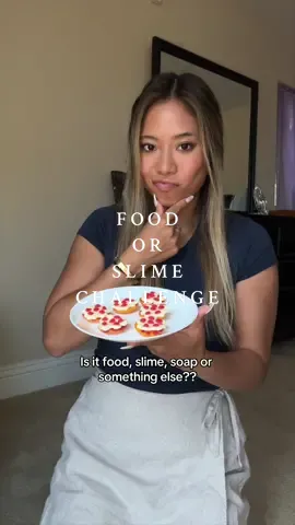 What do you think it is?? 🍕🥯 #foodorslime #guessinggame #foodslime #bagelbites 