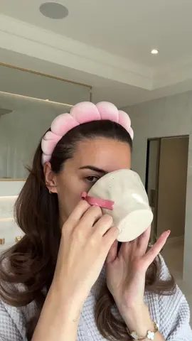 one simple step to hydrate and protect my skin , using @CeraVe facial moisturising lotion with spf 50 #faceitlikeaderm AD