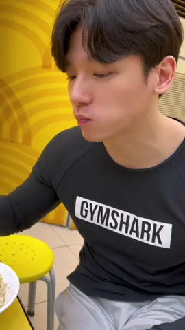 吃早餐，吃肝，吃腸，！你們看血腥片有辦法吃飯嗎？#殭屍校園#netflix #好吃#好看