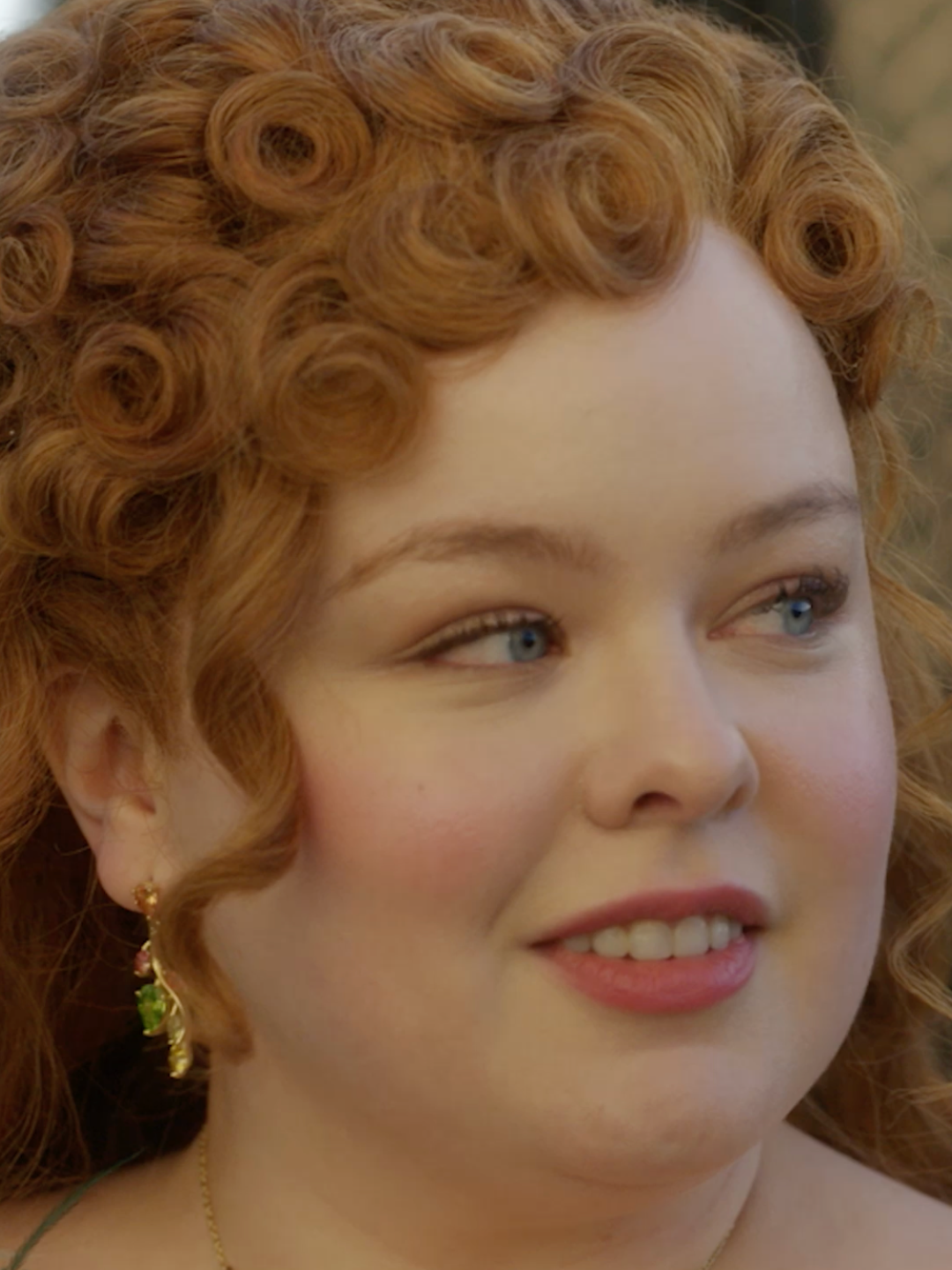 When this author yaps, the Ton listens. #bridgerton