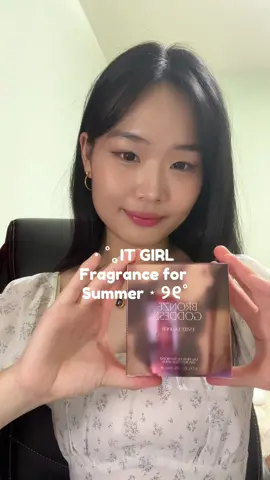 Thank you @Estée Lauder for gifting me this amazing vanilla perfume ✨ #giftedbyestéelauder #vanillaperfume  #vanillascents #vanillafragrance #bronzegoddess #esteelauder #cultclassic #showusyoursexy #showusyoursultry #showusyoursummer #perfume 