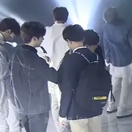 i don’t care what anyone says- that’s his child fr 😭❤️‍🩹 #straykids #skz #leeknow #minho #IN #jeongin 