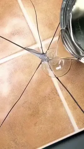 👍Transparent waterproof glue🌷Single brush colorless transparent waterproof filler🍀Fast film formation without leakage🐳Easy to deal with leaks in bathrooms, exterior walls, and window sills👍Cracks/leakage/leakage Where there is water leakage, brush there.  Use once, the effect is permanent! 👽The sky can be repaired by going up, and the earth can be repaired by going down. ✅Any material can be bonded ✅Can be used regardless of cold/hot/dry/wet ✅The longer the time, the stronger the adhesive force will be