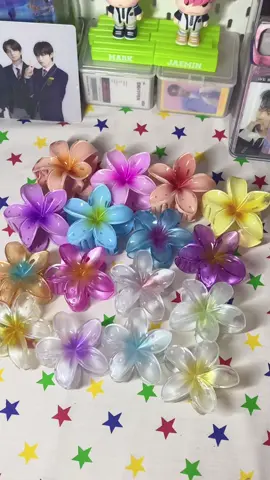 เอาไว้เปลี่ยนใช้วันละสี 🌺👩🏻 #กิ๊บหนีบผม #กิ๊บดอกไม้ #clawclip #hairclaw #blossomclawclip 