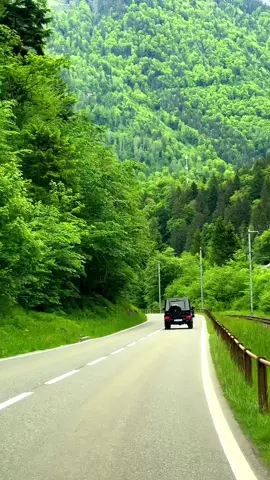 #switzerland🇨🇭 #switzerlandnature #switzerlandmountains #beautifulview #beautifulplaces #switzerlandtourism #switzerlandtravel #beautifuldestinations #switzerlandviews #cejour #swissroads #claudia__rodrigo 