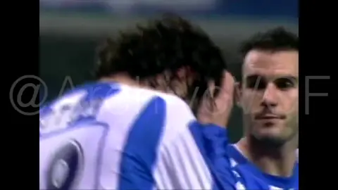 ➡️ Hasta en dos ocasiones Cañizares detuvo un penalti, el árbitro ordenó repetirlo y Cañizares volvió a pararlo. La segunda vez fue en Riazor. #valenciacf #vcf #cañizares #canizares #riazor #deportivodelacoruña #futbolvintage #futbolretro 