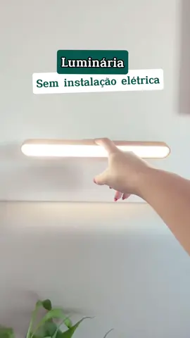 💡Luminária de Fácil Instalação (Ideal para imóveis alugados) ✔️ Tem três níveis de intensidade, é autoadesiva e por ter imã, você pode levar para outros cômodos 😍 Junto com ela vem um cabo pra carregar e não precisa ficar conectado para funcionar (isso é ótimo né? Já evita ter que se preocupar com instalações elétricas) 🤩 Gostou? Quer o link? Comente “Eu quero, que te envio. Agora me diz, você prefere as luminárias tradicionais ou gosta da praticidade das opções adesivas? 🥰 . . Onde mais encontrar o link? 🔸 No destaque “ILUMINAÇÃO” na rede vizinha - Produto 01. 🔸 No link da bio na rede vizinha: Categoria “ELÉTRICA E ILUMINAÇÃO” - RF0031 #luminarias #luminarialed #luminariaadesiva #praticidade #quartocasal #quartocasaldecorado #quartocasalpequeno #designdeinteriores #reforma #reformandooape #decoracao #elegancia #aptopequeno #aptodecorado #apartamentodecorado #apartamentopequeno #apartamentoalugado #quartodecorado