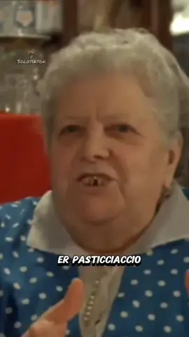 A SORA LELLA 😅 #viraltiktok #soralella  #comicitaitaliana  #commedia #risate #risategratis #postdivertenti #divertente #cultmovie #80s #fypシ 