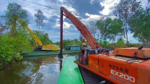 Đừng cúi đầu vương miện sẽ rơi. Đừng rơi lệ, kẻ xấu sẽ cười